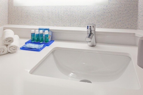 Holiday Inn Express West Los Angeles-Santa Monica, an IHG Hotel image 3